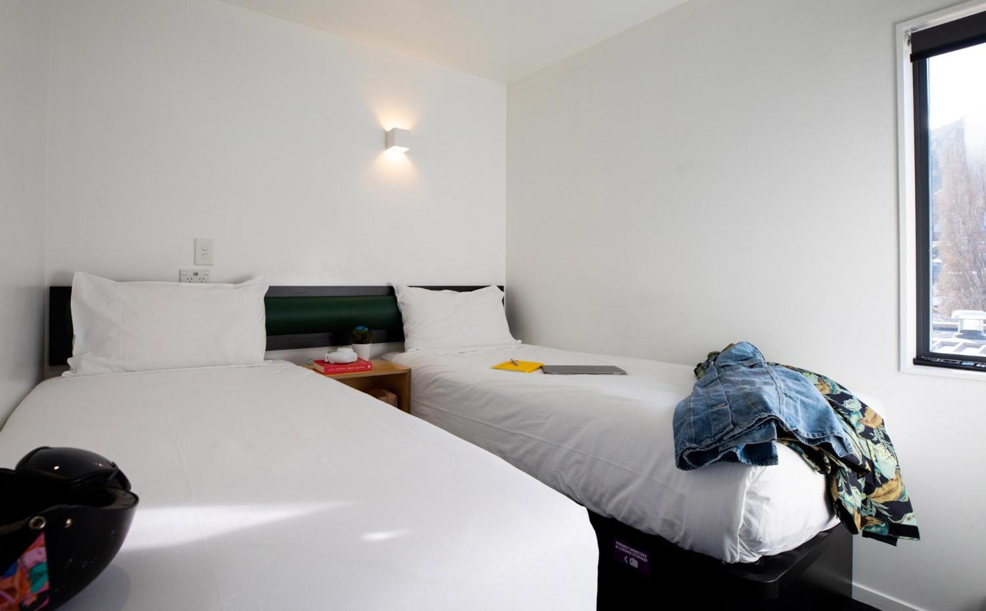 Lylo Queenstown Exterior foto A room at the Standard East Village