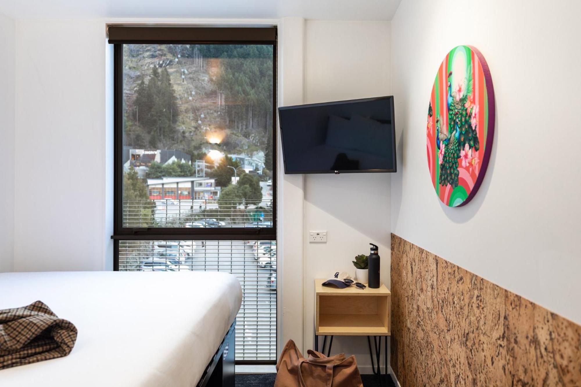Lylo Queenstown Exterior foto A room at the hotel