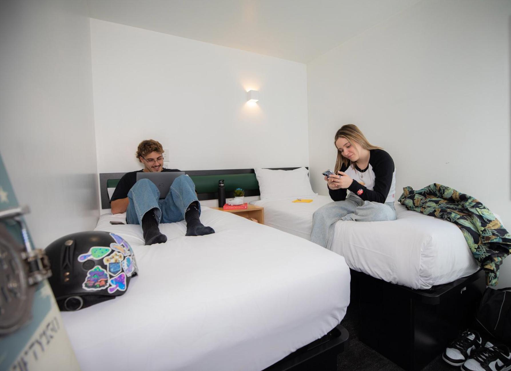 Lylo Queenstown Habitación foto Students in a shared bedroom at the University of Brighton