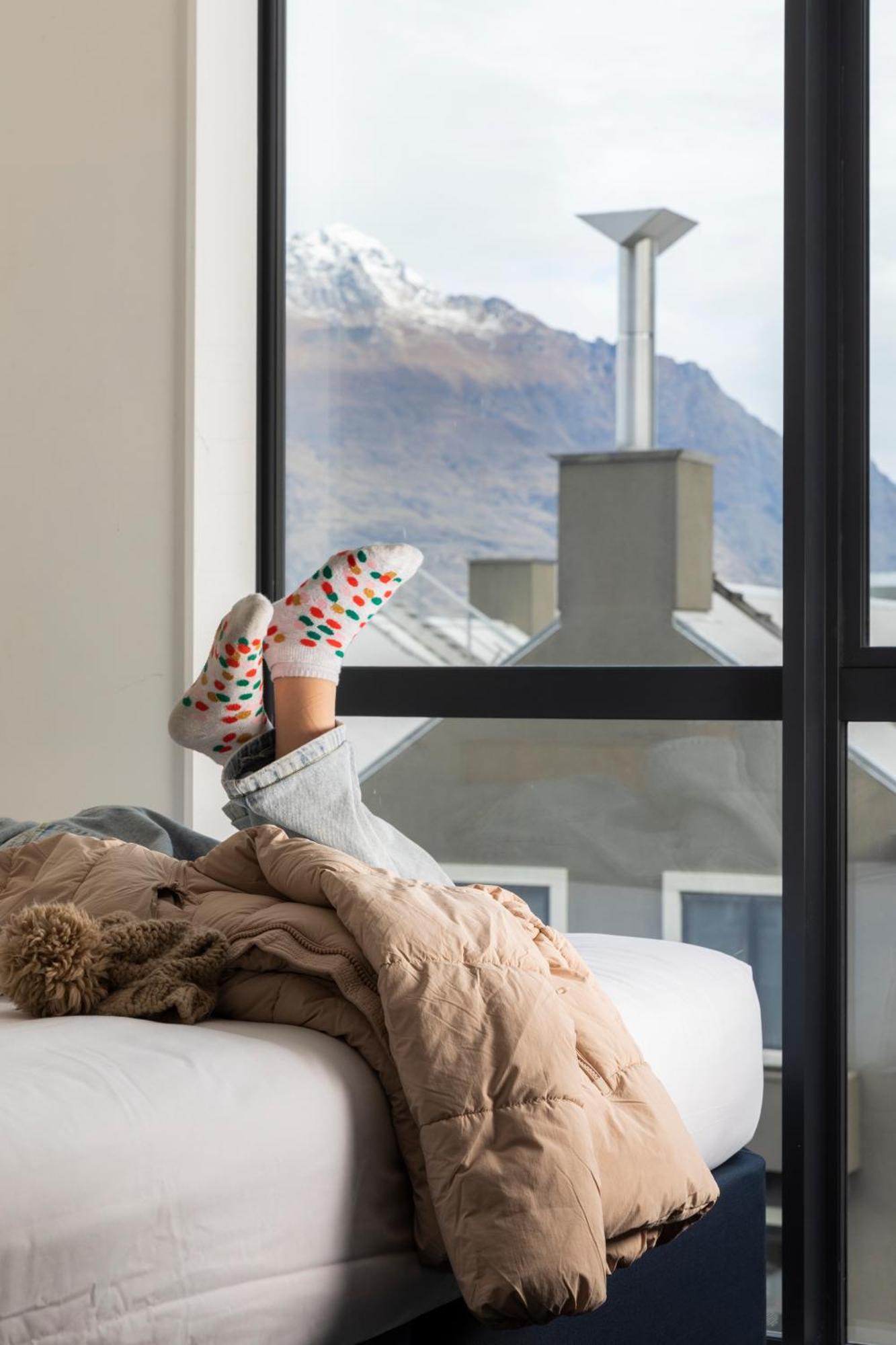 Lylo Queenstown Exterior foto A person wearing socks